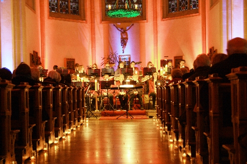 Die St.Pankratius Kirche war in festliches Licht getaucht Die St.Pankratius Kirche war in festliches Licht getaucht