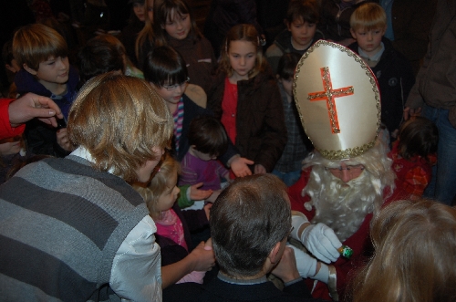 Der Nikolaus kommt zum Vorhelmer Weihnachtsmarkt Der Nikolaus kommt zum Vorhelmer Weihnachtsmarkt